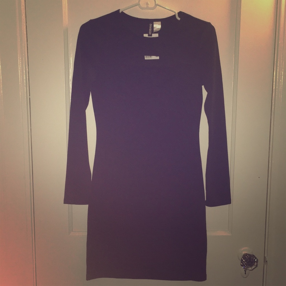 Black bodycon dress